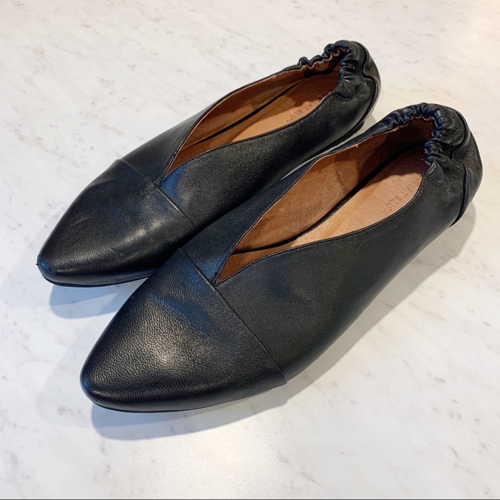 Chocolat Blue Black Pointed Toe Flat